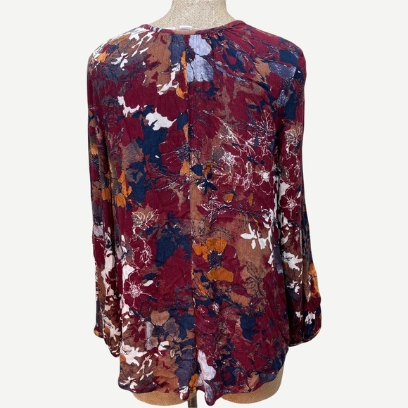 5/$20 Melrose & MARKET Cutout Front Floral Blouse Small - Picture 5 of 5